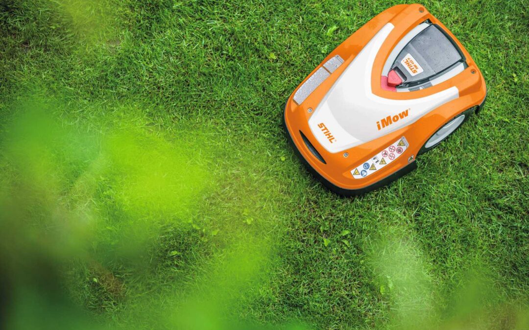 Robotická, nebo klasická sekačka? Jak vybrat správné řešení pro vaši zahradu
